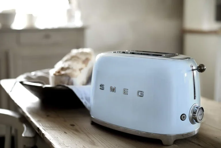 SMEG 2-Slice Toaster in Pastel Blue